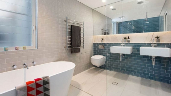 تاثیر شگفت انگیز آینه در طراحی حمام و سرویس بهداشتی