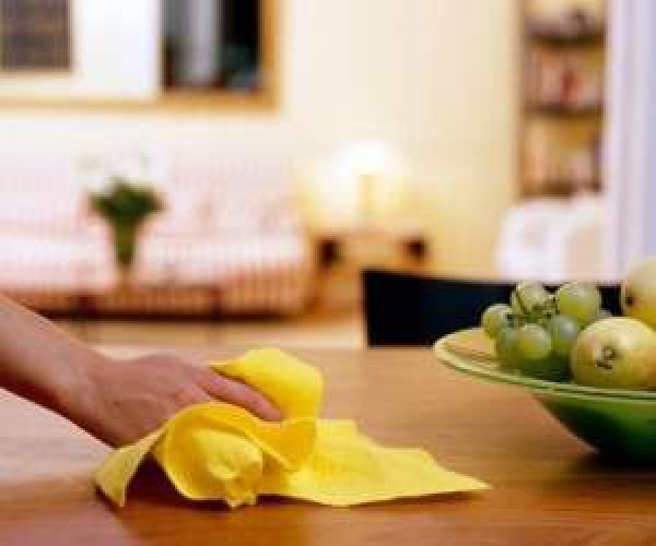 پاک کردن لکه های چسبناک چربی از کابینت ها